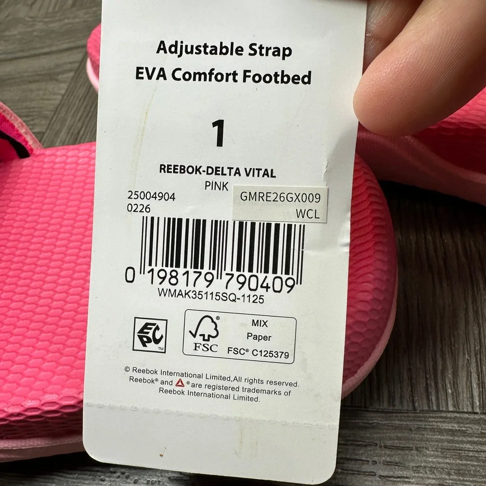 Reebok these delta